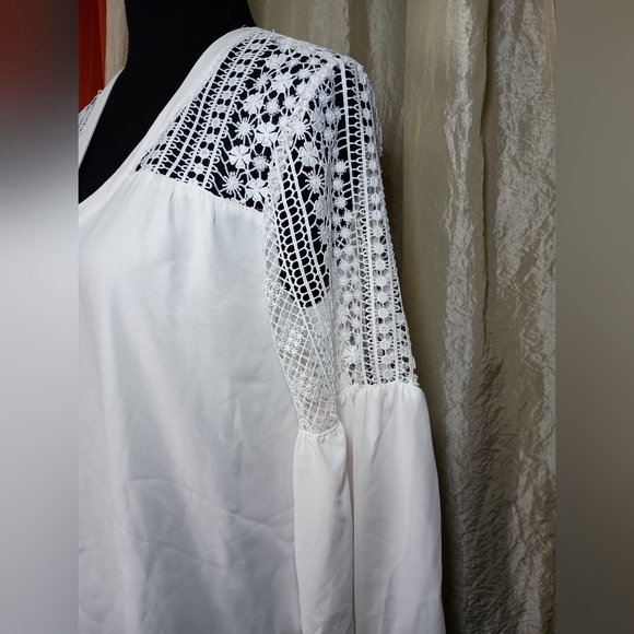 T Tahari V-Neck Crochet Bell-Sleeve Top Size S/P - Picture 6 of 12